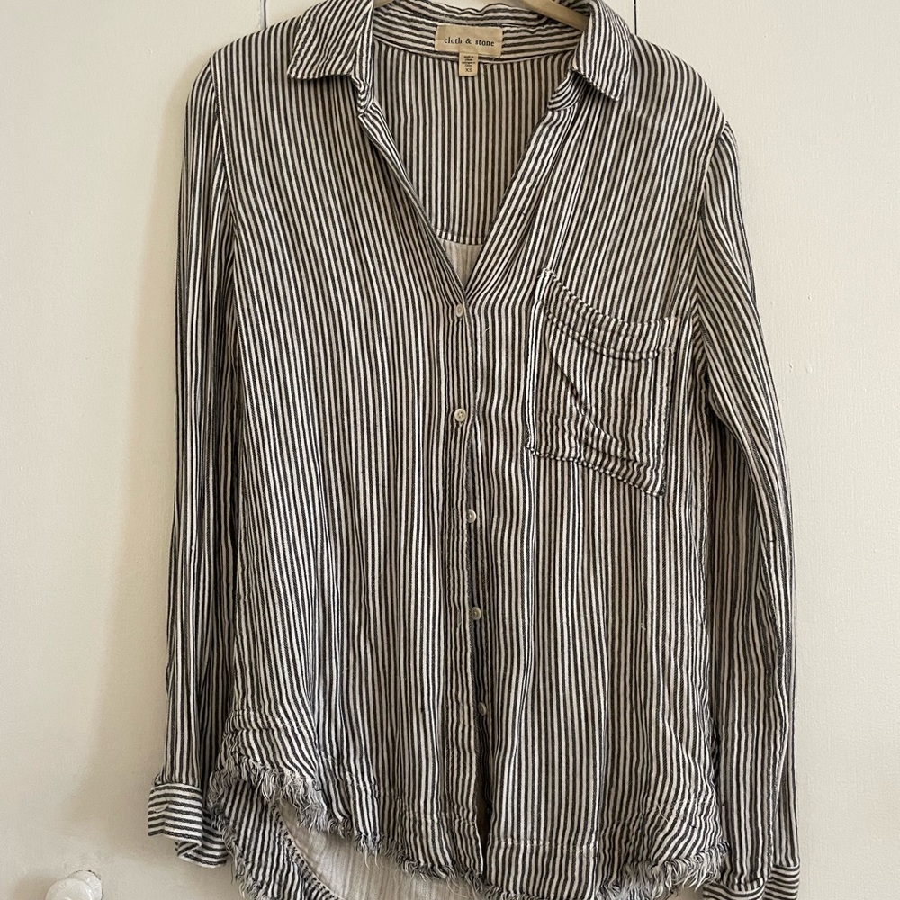 Cloth & Stone Pinstriped Long-sleeved button up